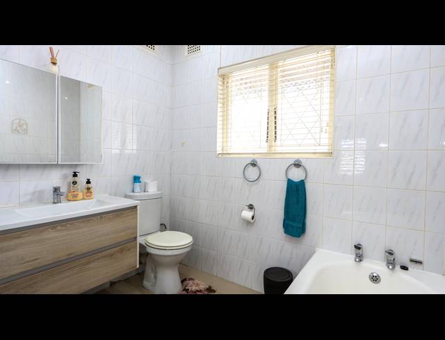 4 BEDROOM FREEHOLD FOR SALE IN HERRWOOD PARK